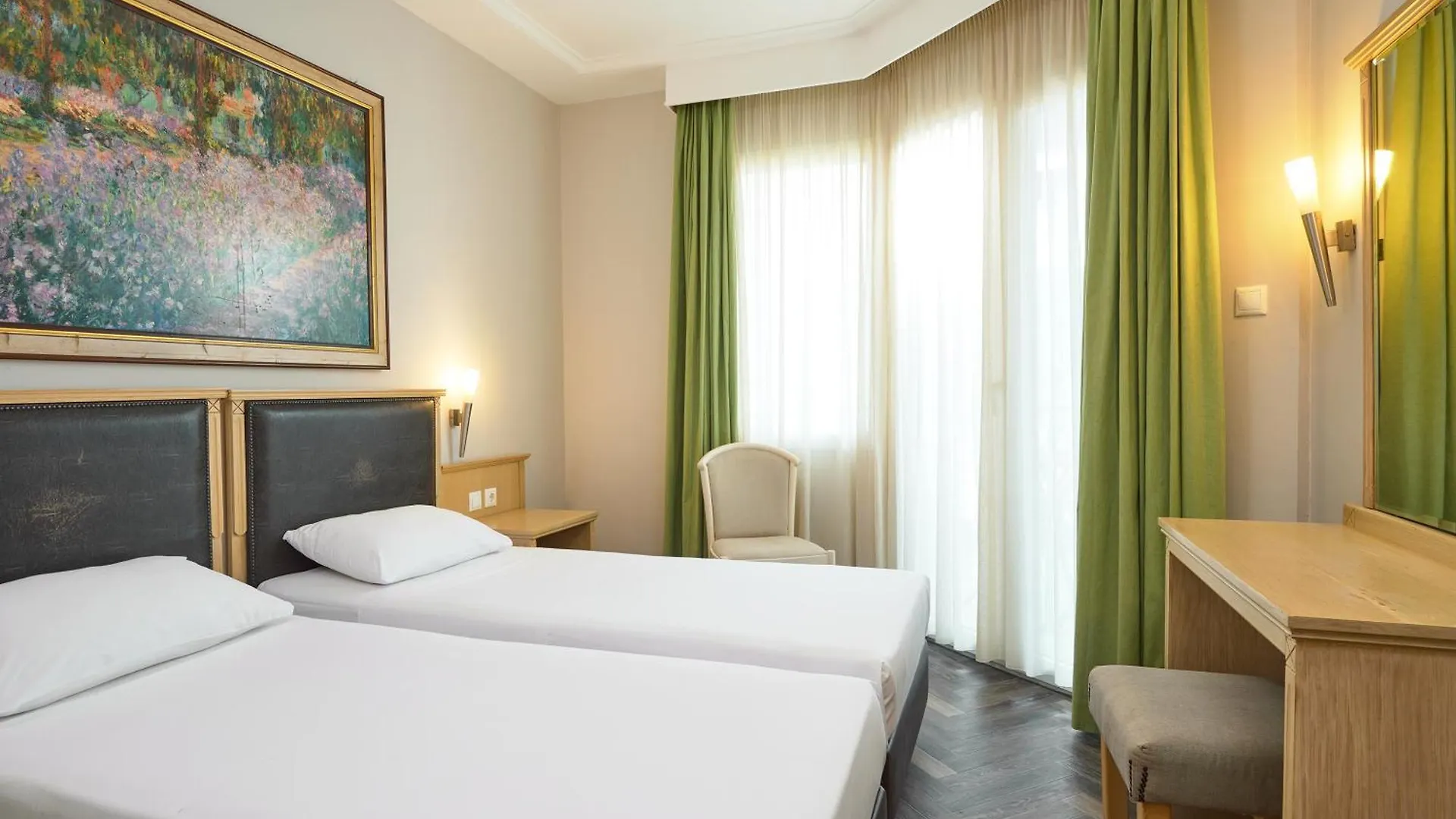 Iris Hotel Thérmi 2*,
