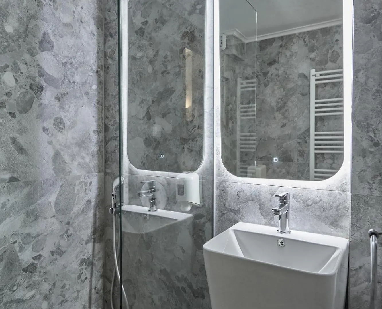 Iris Hotel Thérmi 2*,